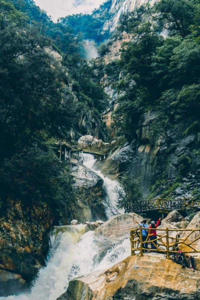 相扑选手大跳跃